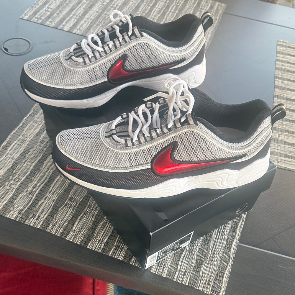 Nike Men's White and Red Sneakers